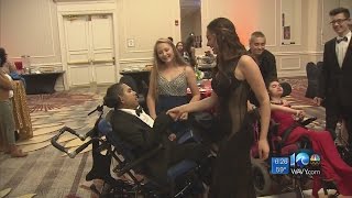 Community help teens with disabilities enjoy prom