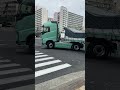 巨大トレーラーの荷物　めっちゃ重そう