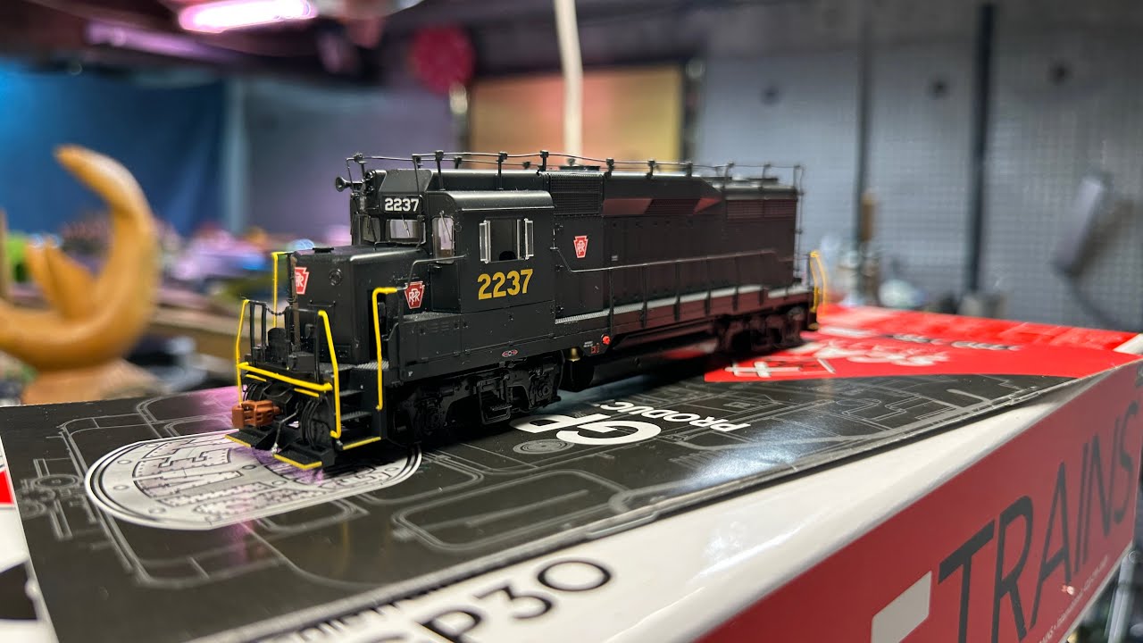 Scale trains gp30 running session ￼