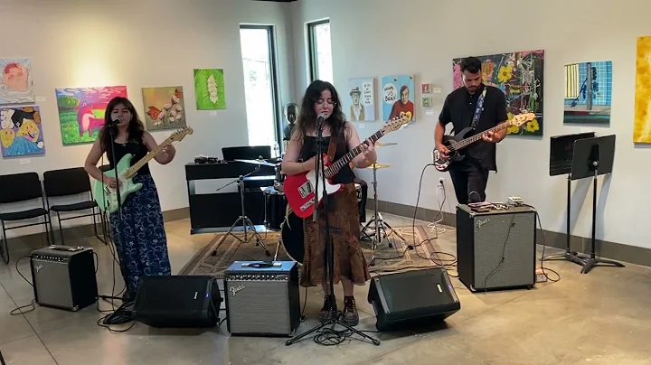 The Valentines perform Fleetwood Mac's Dreams at t...
