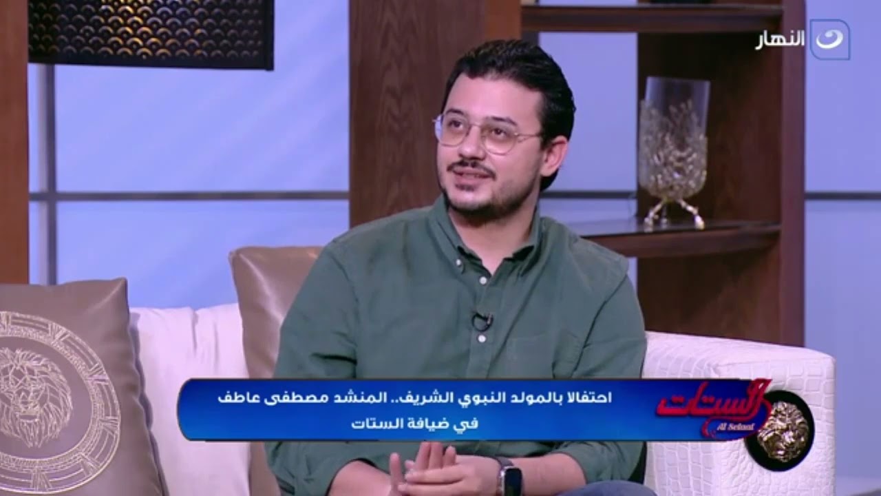 المنشد مصطفى عاطف يكشف سر تعلقه بوالدته وسر ارتباطه بالشيخ أسامة الأزهري ويهديه 