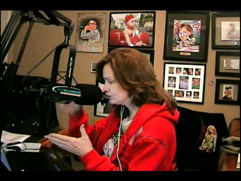 Kellie Rasberry from Kidd Kraddick in the Morning brings you the latest in Hollywood gossip Showbiz Top 5 Style. Today's Celebs: -Mercedes Nelson -David Arquette and Courtney Cox -Mel Gibson -Taylor Swift and Jake Gyllenhaal -Michael and Lindsay Lohan