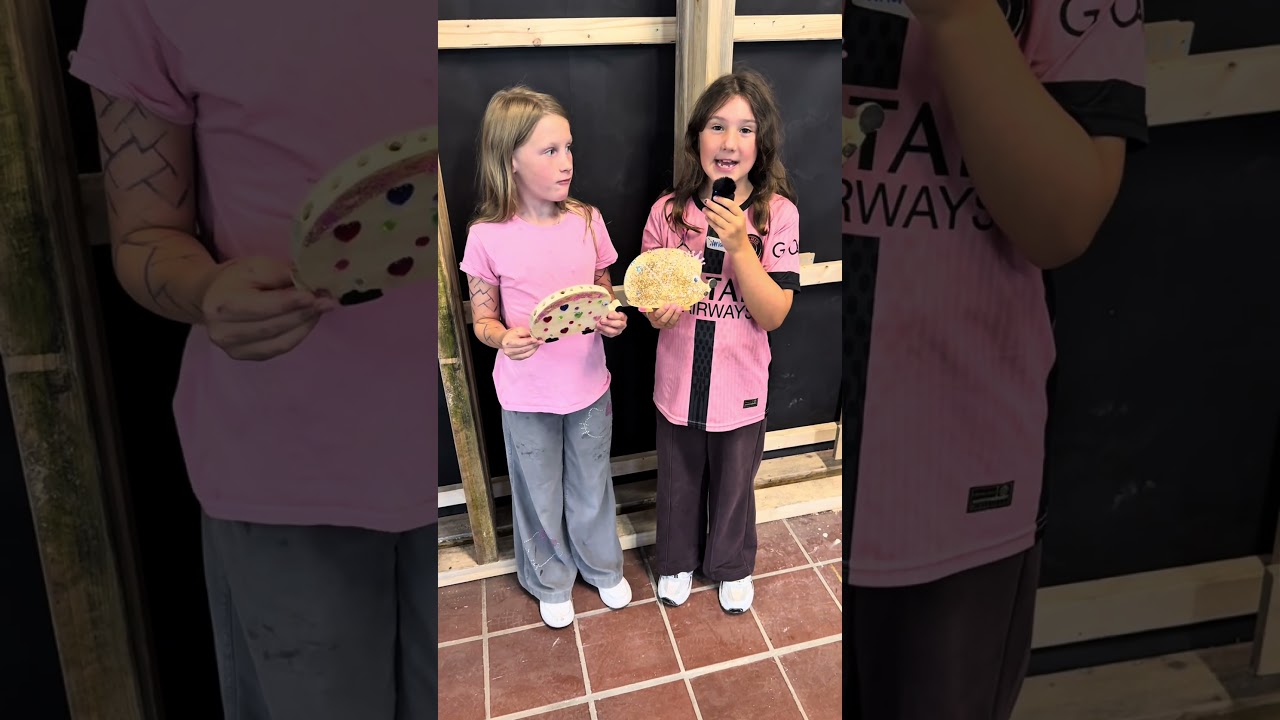 Ferienaktion bei Zimmerei Peter Stock: Kinder bauen Igel-Stifthalter aus Holz 🪵 🦔