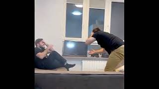 Efsane Yatak Şakaları Adam Uçtu Resmen