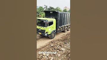 dumptruk hino modifikasi melakukan mobiliaasi lumpur hasil normalisasi kali bekasi #dumptruck
