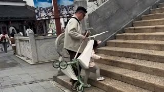 Dad has smart hack to avoid carrying tot up flights of stairs | SWNS by SWNS 301 views 2 days ago 41 seconds