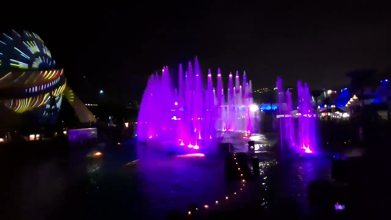 Hong Kong Fountain in Ocean Park - Aqua City Lagoon (