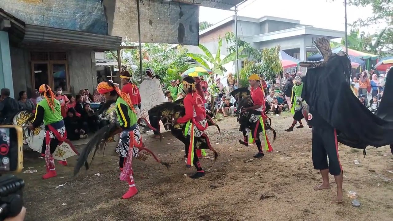 Ebeg turangga mekar budaya
