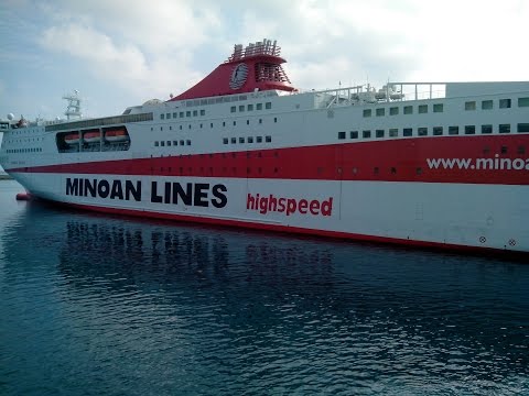 Порт Ираклиона Крит паром на Санторини/ Port Of Heraklion Krit Ferry On About Santorini