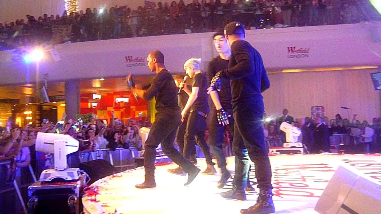 Justin Bieber at Westfield London 07/11/11