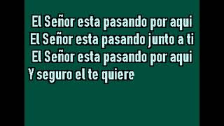 EL SEÑOR ESTA PASANDO POR AQUI CANTO DE ADORACION KARAOKE