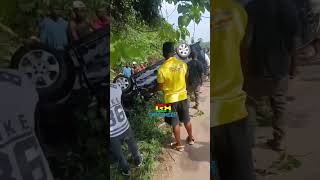 A Toyota Voxy cra.shed into a truck while overtaking on the Kumasi-Techiman Road near Akumadan,