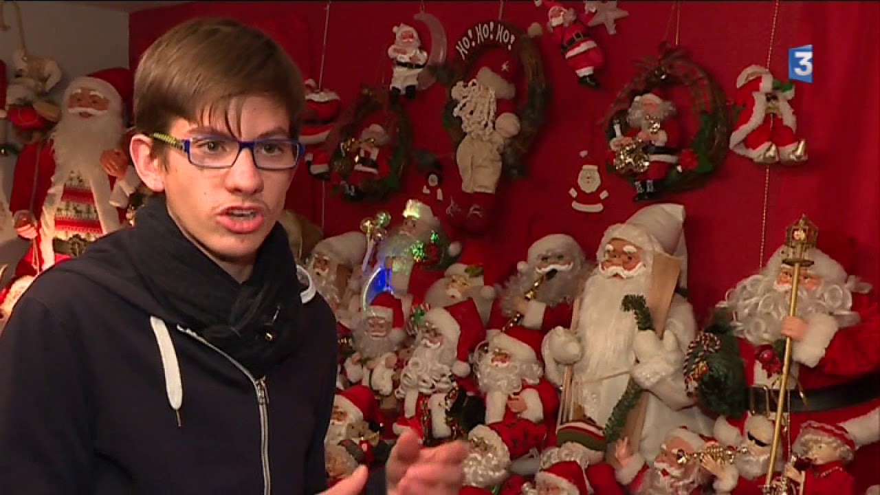 A Pfaffenhoffen, un ado collectionne plus de 1200 pères Noël