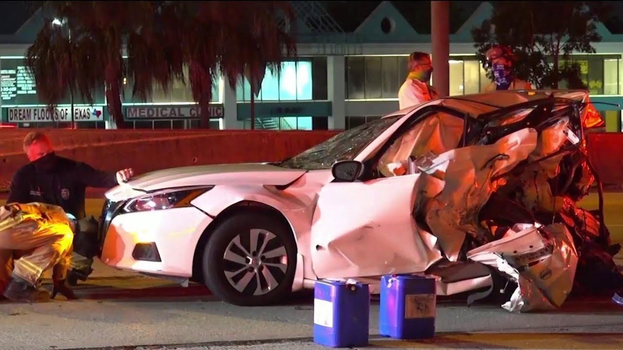 HPD: 1 person killed, 3 others injured in multi-vehicle crash on Gulf Freeway