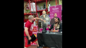 A random guy introducing Jorge Masvidal like Bruce Buffer while signing autographs for fans🤣