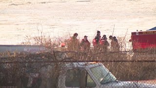 Recovery efforts continue after plane, Army helicopter crash over Potomac River in Washington D.C.