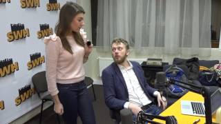 Pie Radio SWH rīta šova "Tik Tik Tik" viesojas sarkanā paklāja šovs "Kas karsts?"