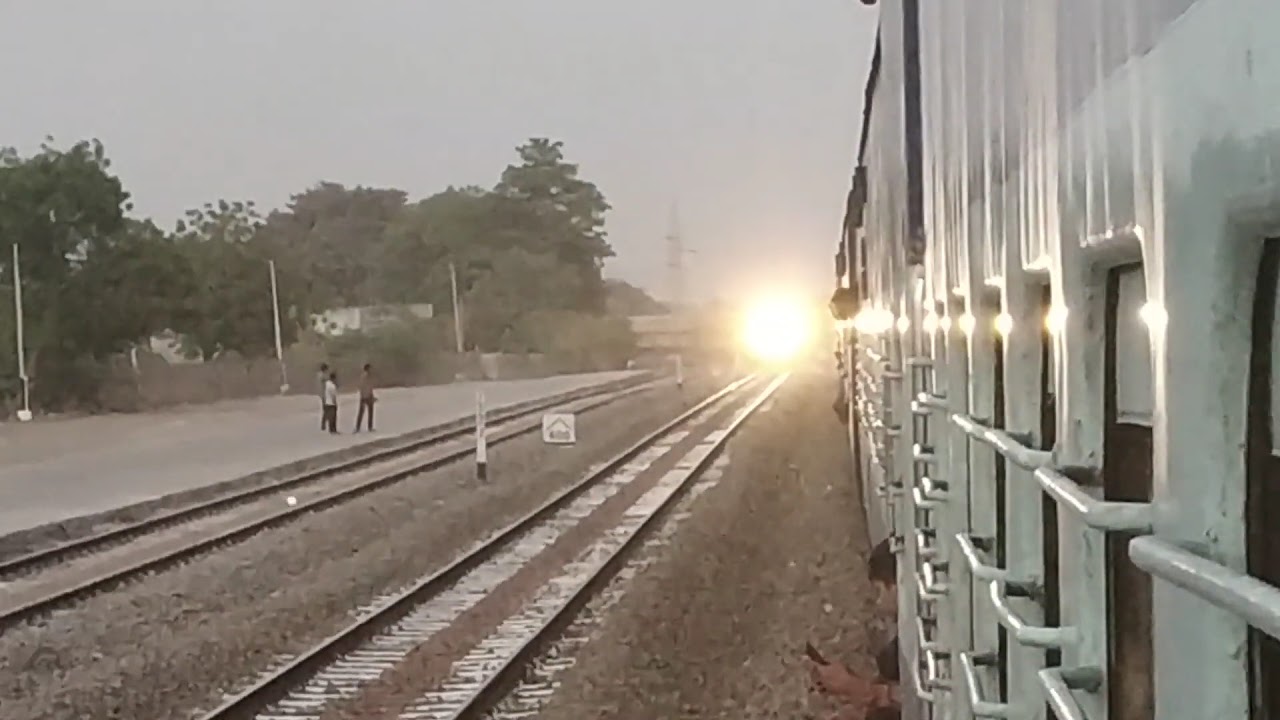 12972 Bhavnagar - Bandra SF Express first run with UTKRIST rake.
