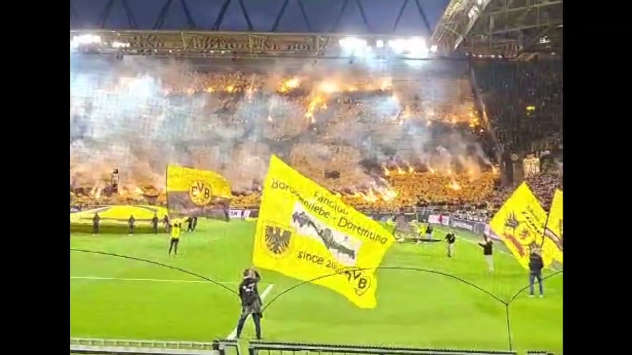 Choreo der Südtribüne Dortmund. BVB vs. Bayern München - Fanszene / Ultras.