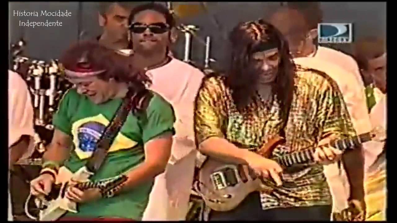 Bateria da Mocidade, Armandinho e Pepeu Gomes tocando  Brasileirinho no Roc