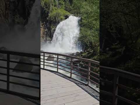 Video: Korbu Waterfall is an amazing natural phenomenon