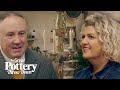 ドナが泥の入った袋をシャンデリアのセンターピースに変身させる | The Great Pottery Throw Down