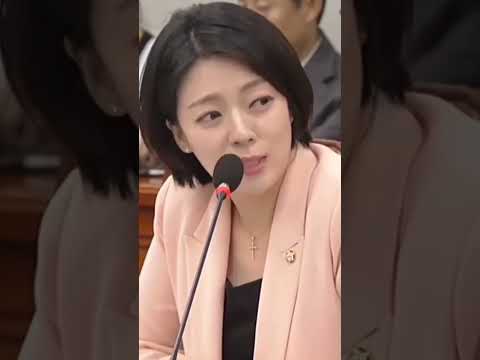 &amp;quot;애교 <strong>눈웃음</strong>&amp;quot; 배현진 필살기 ㄷㄷㄷㄷ #웃긴짤