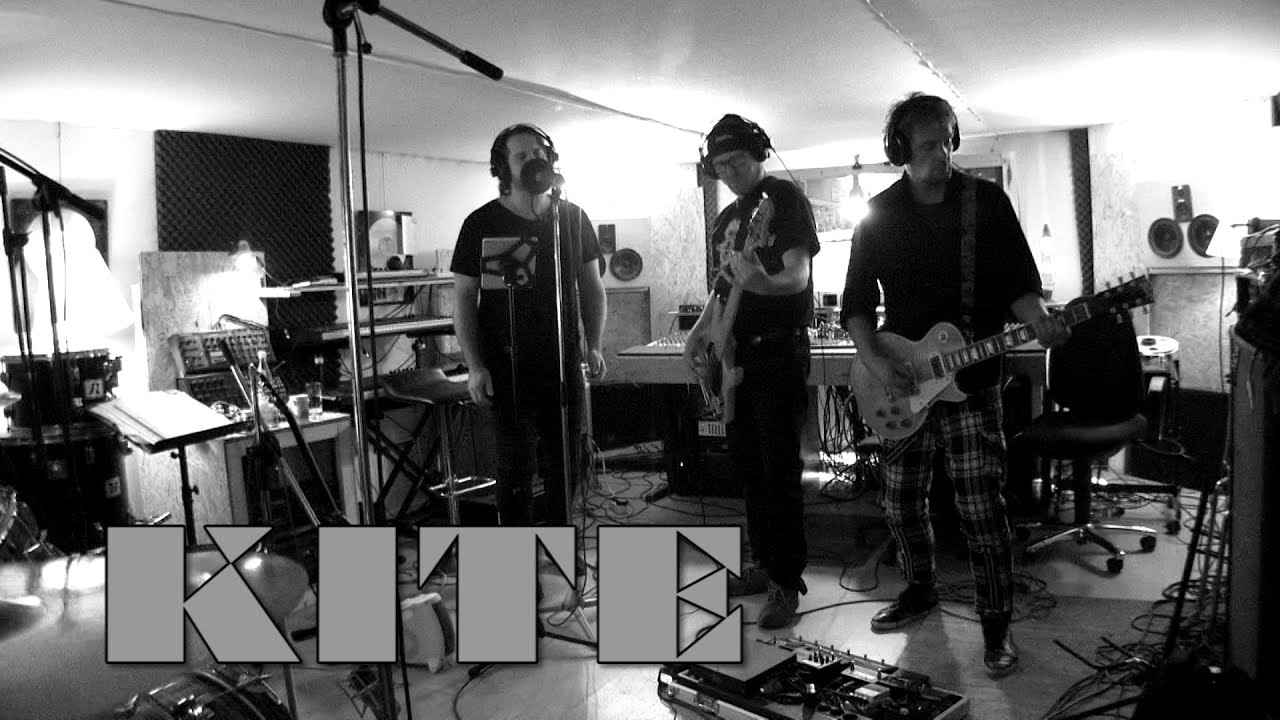 KITE - MASHUP: DANI CALIFORNIA, WHOLE LOTTA LOVE & SHOUT (01/2016) [HD]