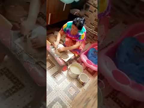 شابه صباح تغسل في دواره للعيد