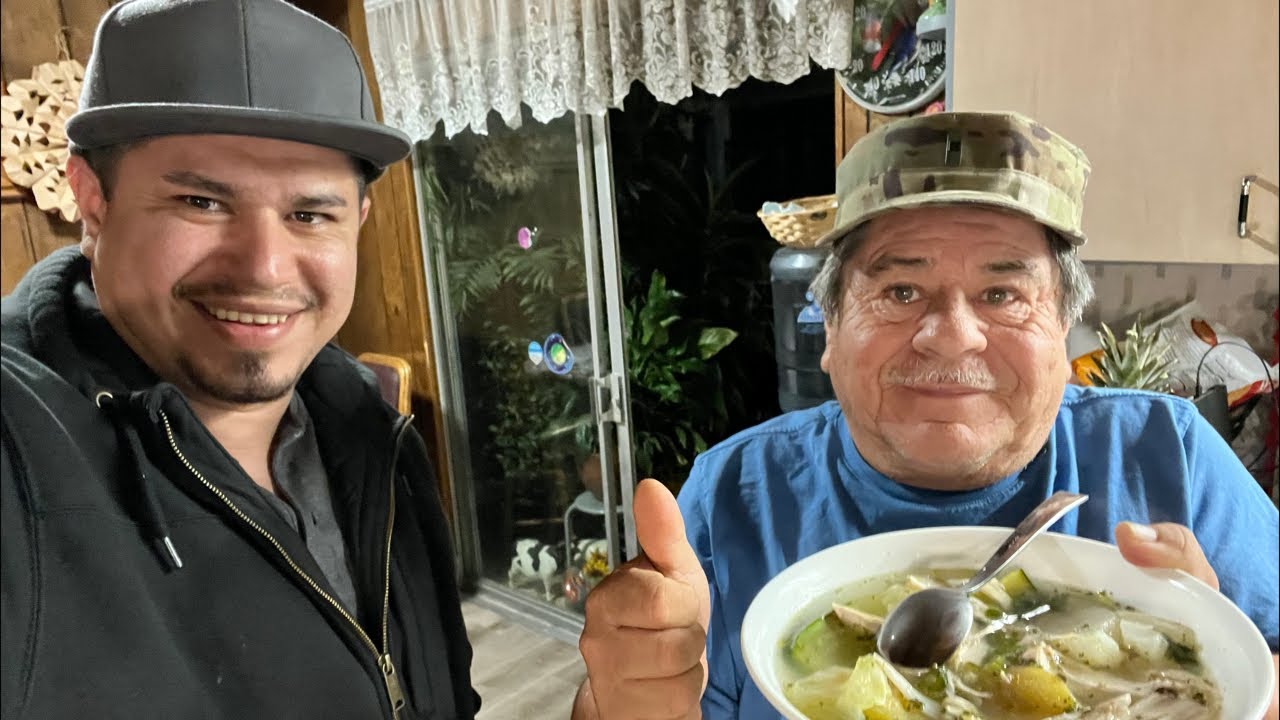 Con Un Caldo De Pollo En Vivo Disfrutamos La Cena!💯🍗