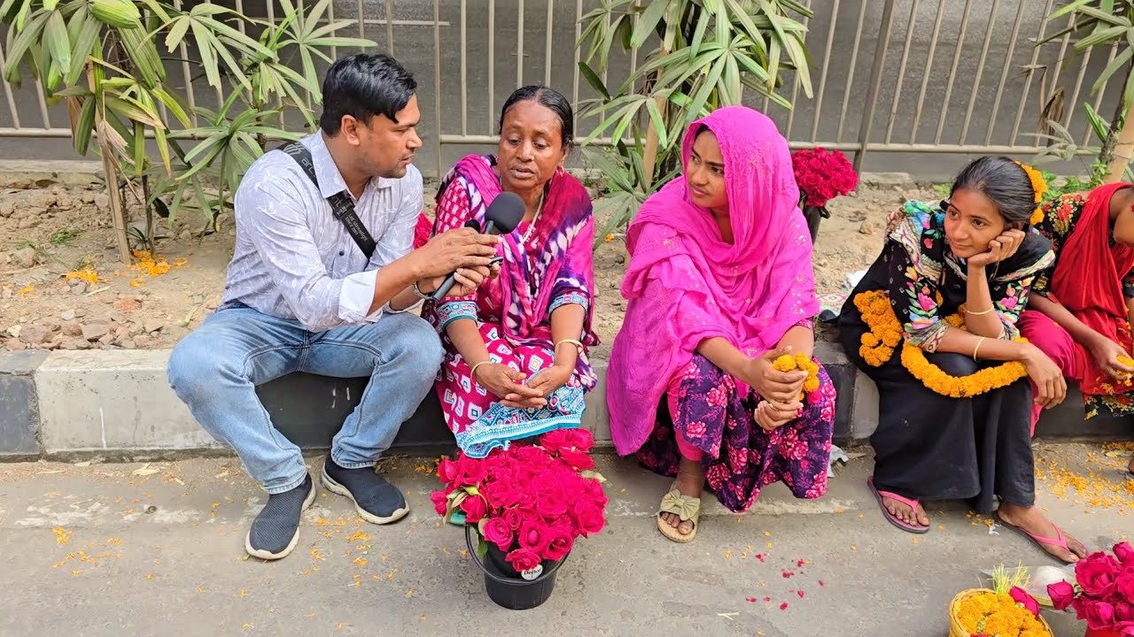 ফুল বিক্রেতা বৃষ্টি আক্তার নানী ও সব ফুল বিক্রেদের   জিয়া উদ্যান থেকে  বের করে দিয়েছে 
