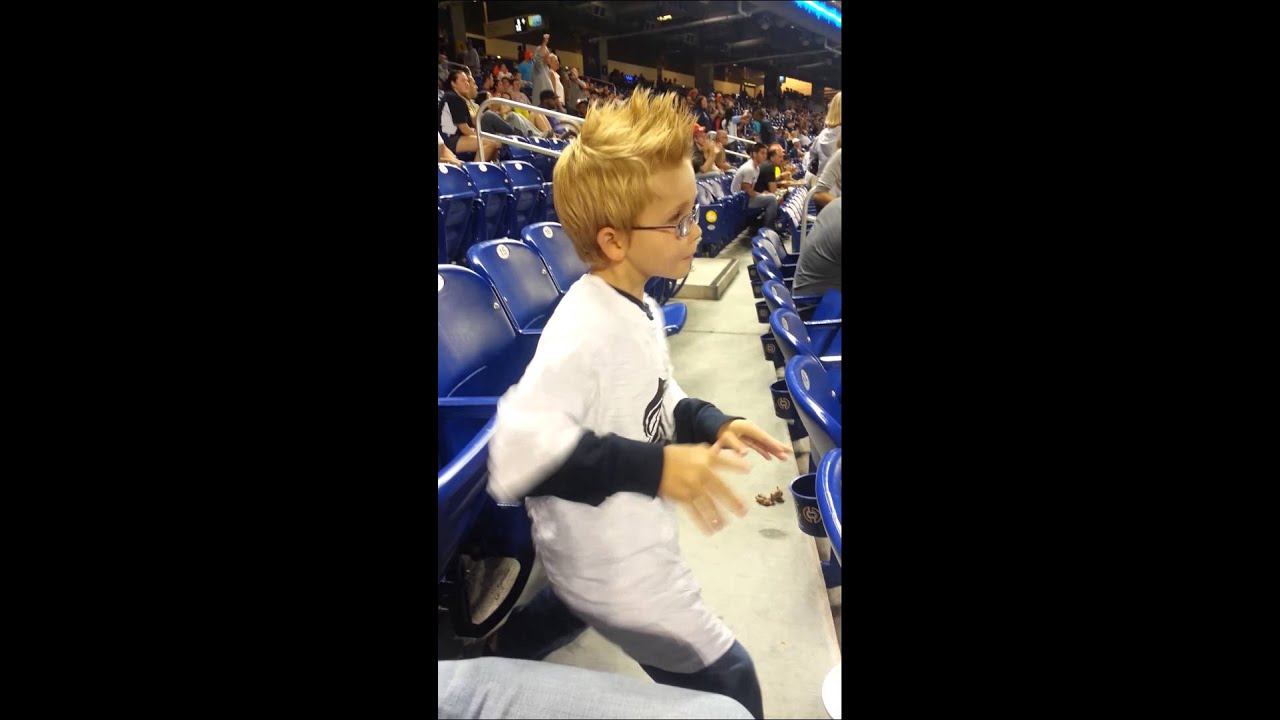 Marlins fan with the moves