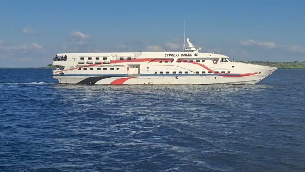 Detik - detik kapal express bahari melaju kencang