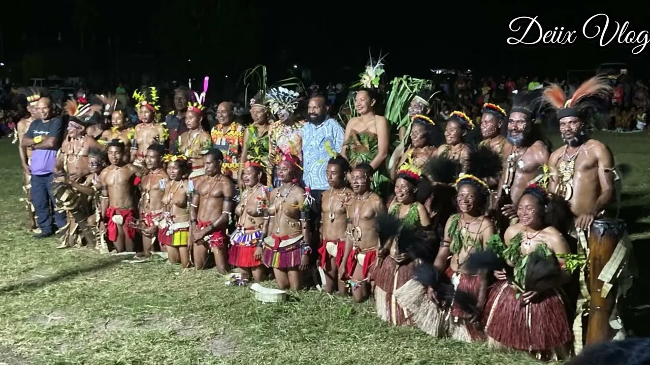 Milne Bay Cultural Group in Waromo village, Vanimo West Coast