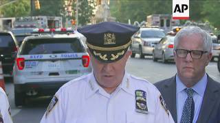 NY police negotiate with standoff suspect
