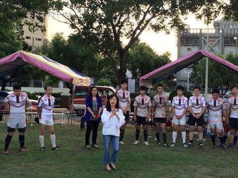 ✅  剛考上成功大學冶材系（現材料系）時，系上沒有成橄校隊隊員，也沒有系橄欖球隊，班上有一位建中畢業的同學曾經打過橄欖球，拉著大家組隊參加新生盃橄欖球賽（七人制），意外地成績不錯。於是校隊招募我們加入