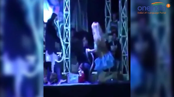 Indonesian pop singer bitten by cobra on stage, di...