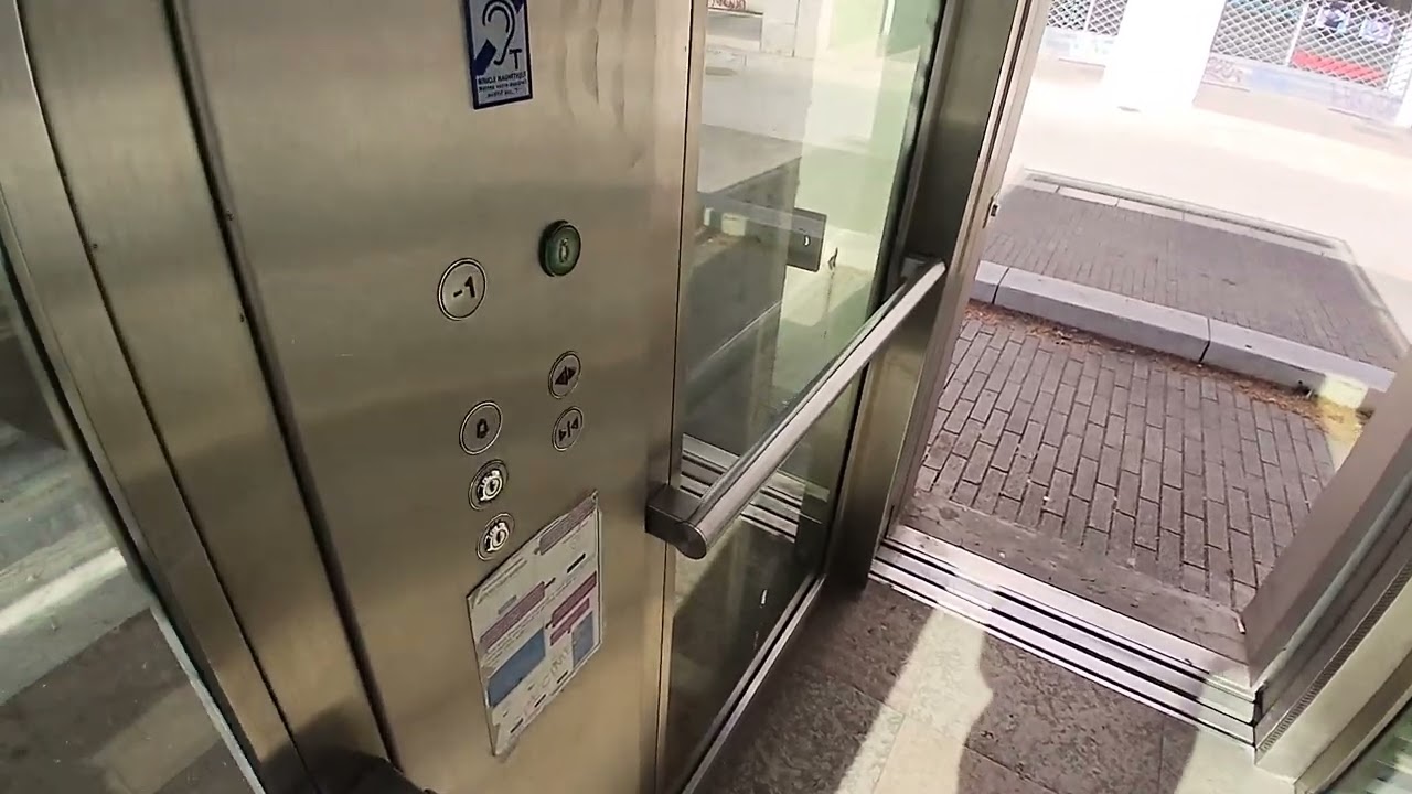 Magnifique ascenseur otis hydraulique avignon ville france 