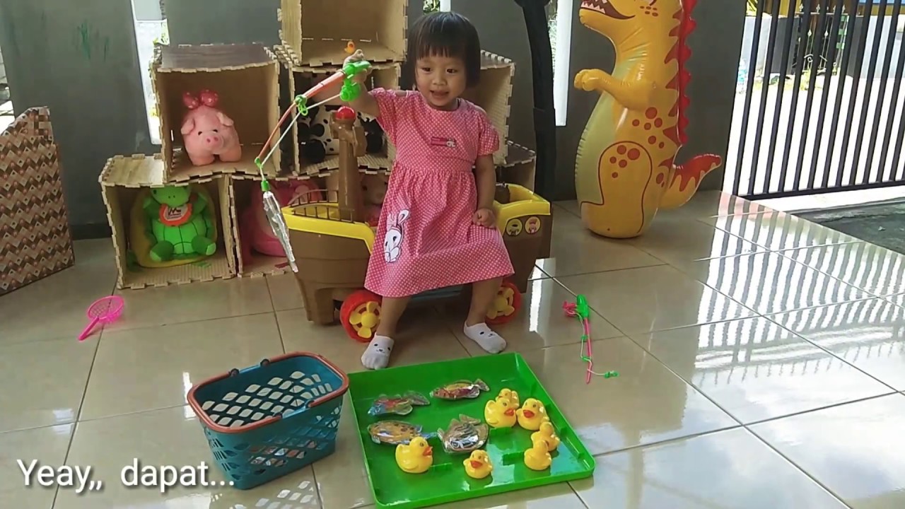 Bermain mancing ikan bersama baby Elea YouTube
