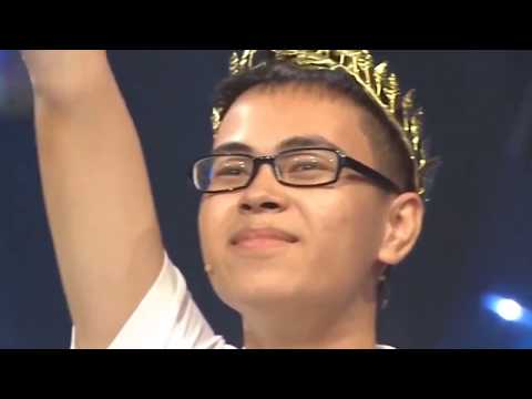 Video Chủ tịch THACO Trần Bá Dương trao vòng nguyệt quế cho... - youtube