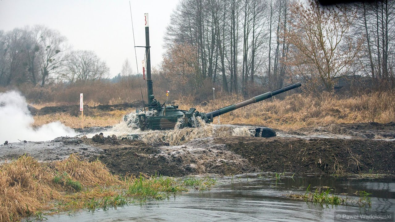 Polskie czołgi przeprawiają się przez rzekę w asyście samolotów F16 - ćwiczenia TUMAK21