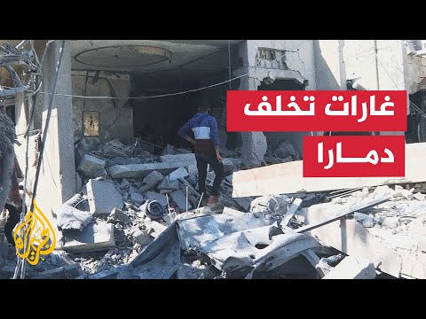 مراسل الجزيرة يرصد آثار الدمار الذي خلفه القصف الإسرائيلي على مخيم النصيرات