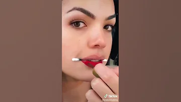 طريقة وضع روج شفايف بصورة صح 