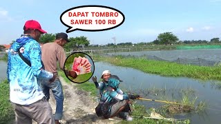 SULTAN MAH BEBAS! Mancing dapat tombro di sungai malah disawer kontan