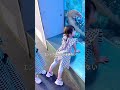 鳥羽水族館の入口から動かない双子 #双子 #育児 #成長記録