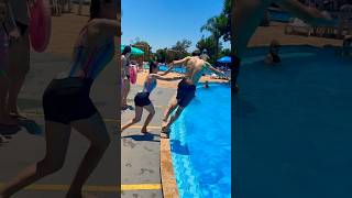 Empurrei O Meu Irmão Na Piscina E Ele