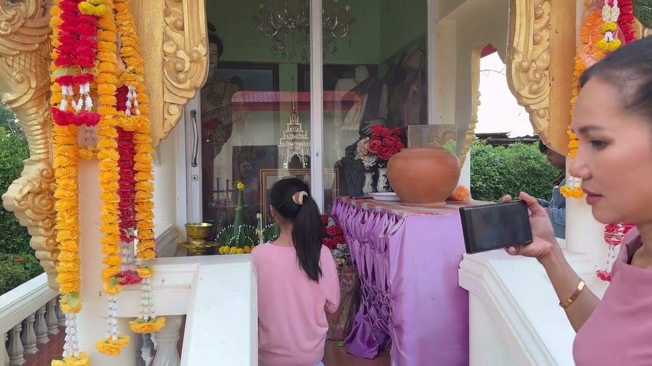 บ้านศรีวิไลมากราบแม่ฮันนี่ศรีอีสาน 26 กุมภาพันธ์ 69 มรณะการครบรอบ 34 ปี ￼