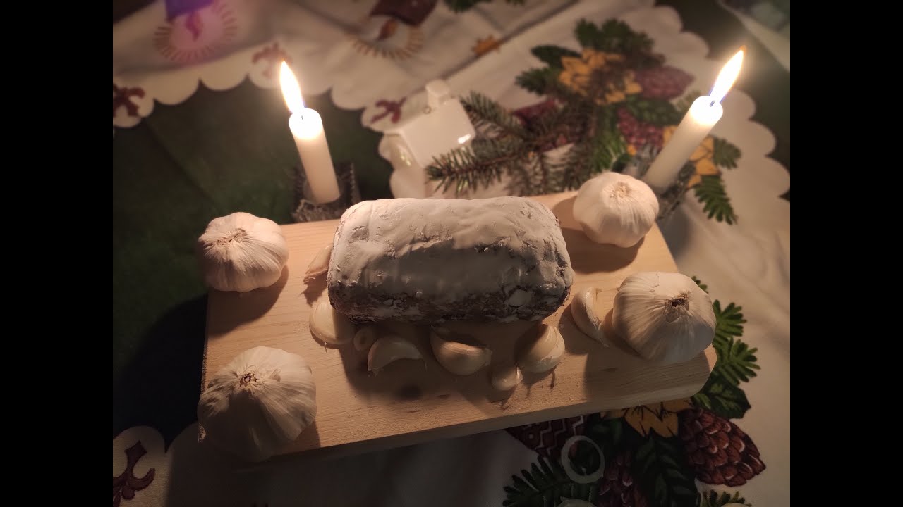 Gelbrichs Knoblauchstollen; Der Knoblauchstollen; The Garlic Roll from the Ore Mountains