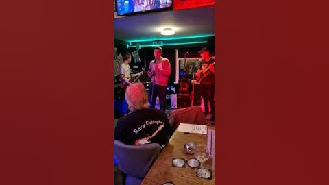 The Defenders playing Rock and Roll Star by Oasis live at the neptune pub #band #live #oasis #cover