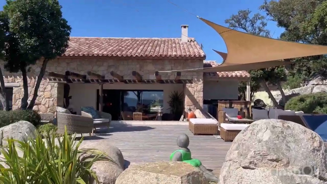 Promenade dans la Villa l'EVIDENZA à Porto-Vecchio, Corse